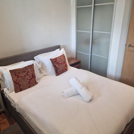 Immaculate 1-Bed Apartment In Londra Esterno foto