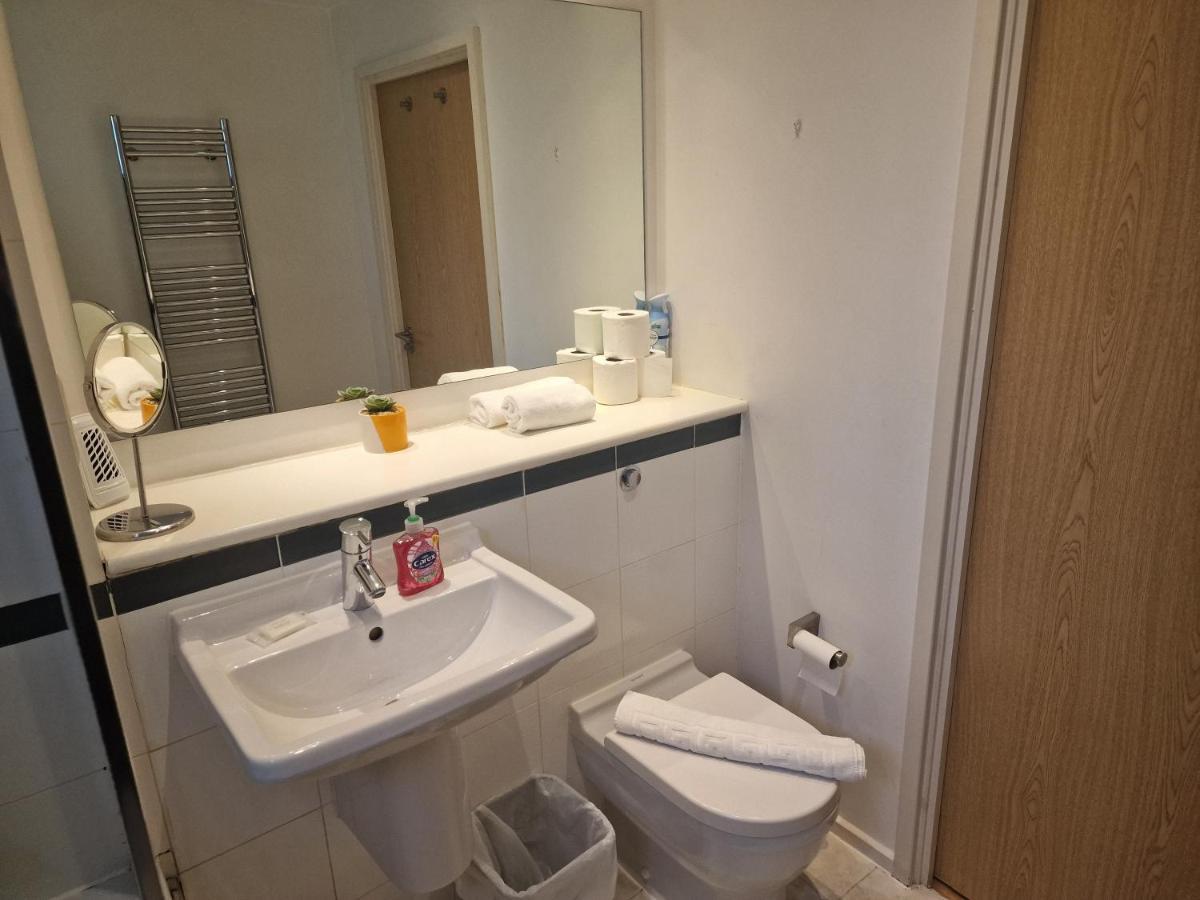 Immaculate 1-Bed Apartment In Londra Esterno foto